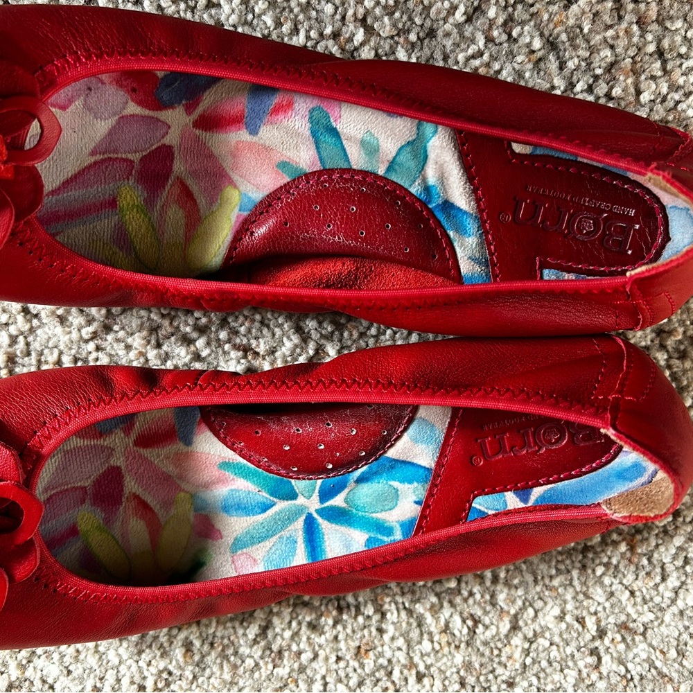 Born Red Women's Flats with Floral Detail - Picture 4 of 6